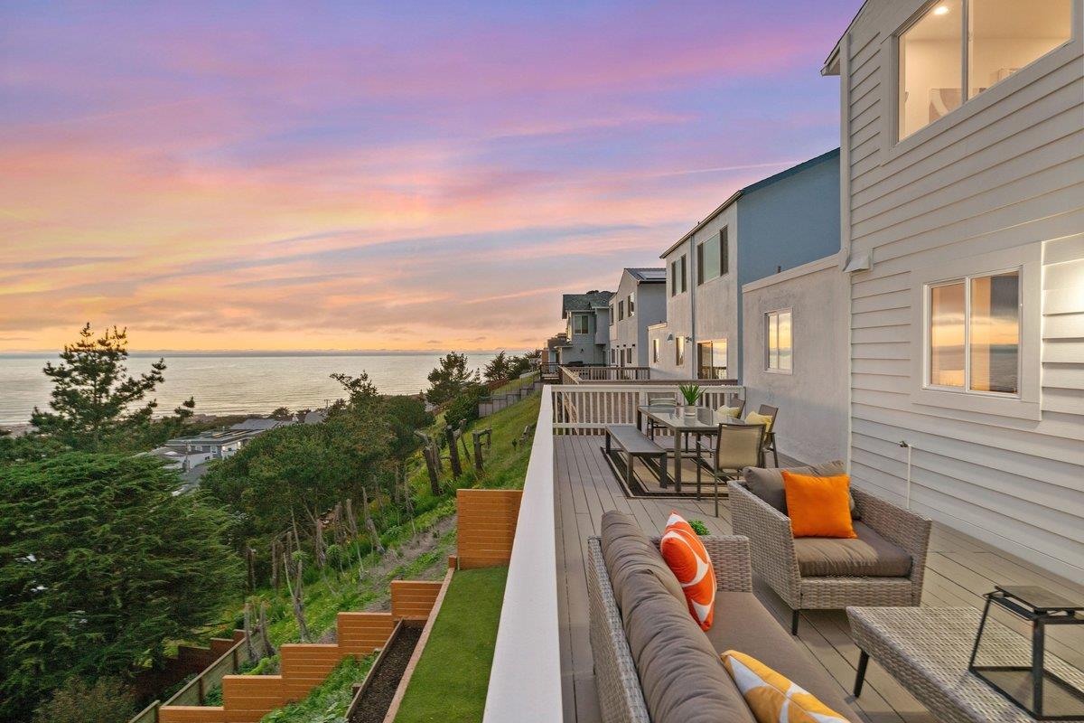 Detail Gallery Image 12 of 83 For 170 Beachview Ave, Pacifica,  CA 94044 - 4 Beds | 2/1 Baths