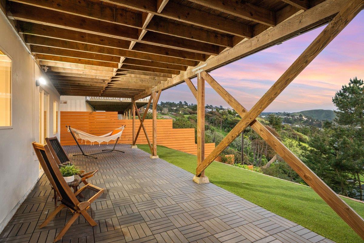 Detail Gallery Image 14 of 83 For 170 Beachview Ave, Pacifica,  CA 94044 - 4 Beds | 2/1 Baths