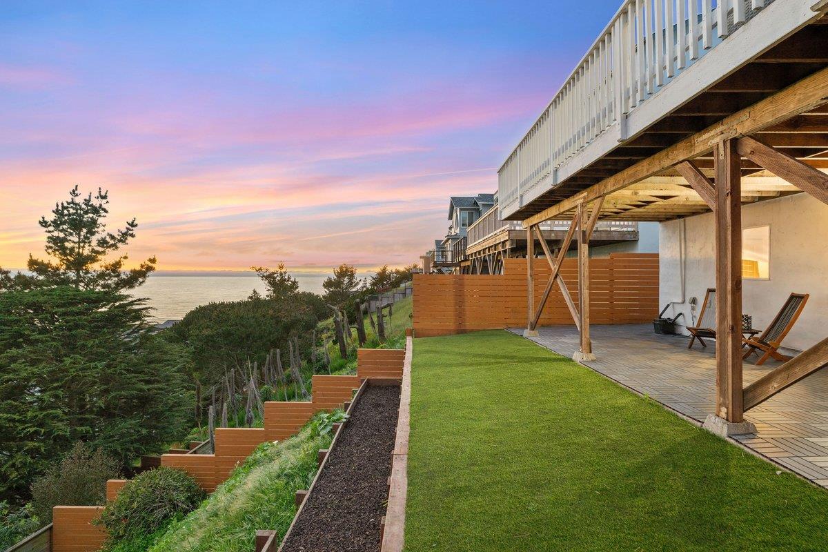 Detail Gallery Image 15 of 83 For 170 Beachview Ave, Pacifica,  CA 94044 - 4 Beds | 2/1 Baths