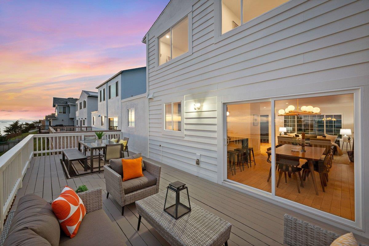 Detail Gallery Image 8 of 83 For 170 Beachview Ave, Pacifica,  CA 94044 - 4 Beds | 2/1 Baths