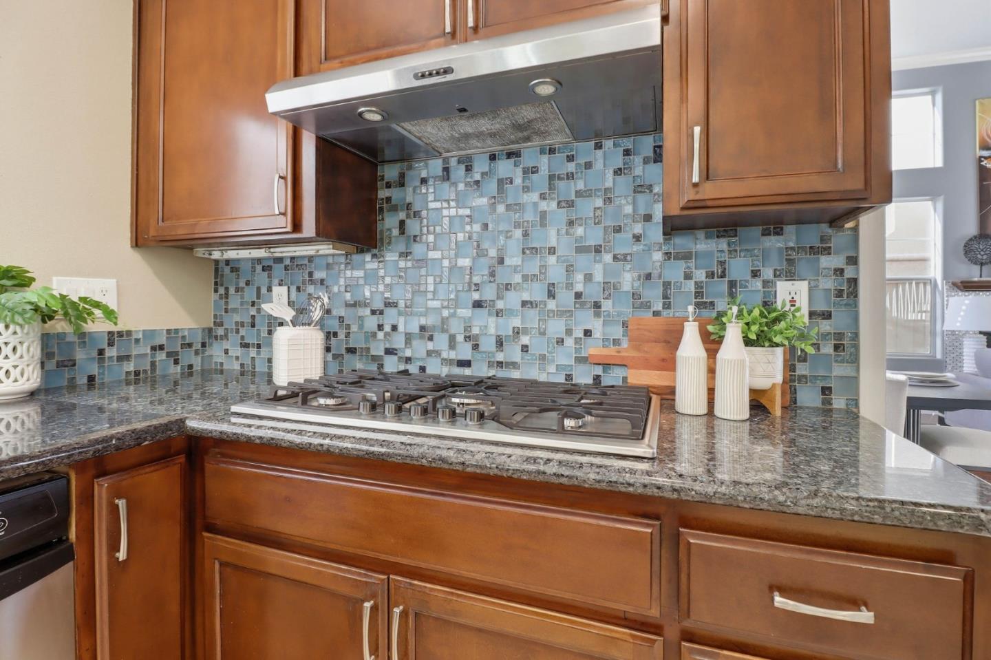 Detail Gallery Image 16 of 56 For 2071 Wendover Ln, San Jose,  CA 95121 - 4 Beds | 3 Baths