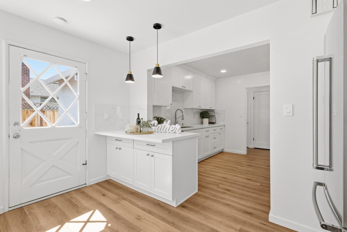 Detail Gallery Image 10 of 51 For 927 Madeline Ln, Santa Clara,  CA 95050 - 4 Beds | 2/1 Baths