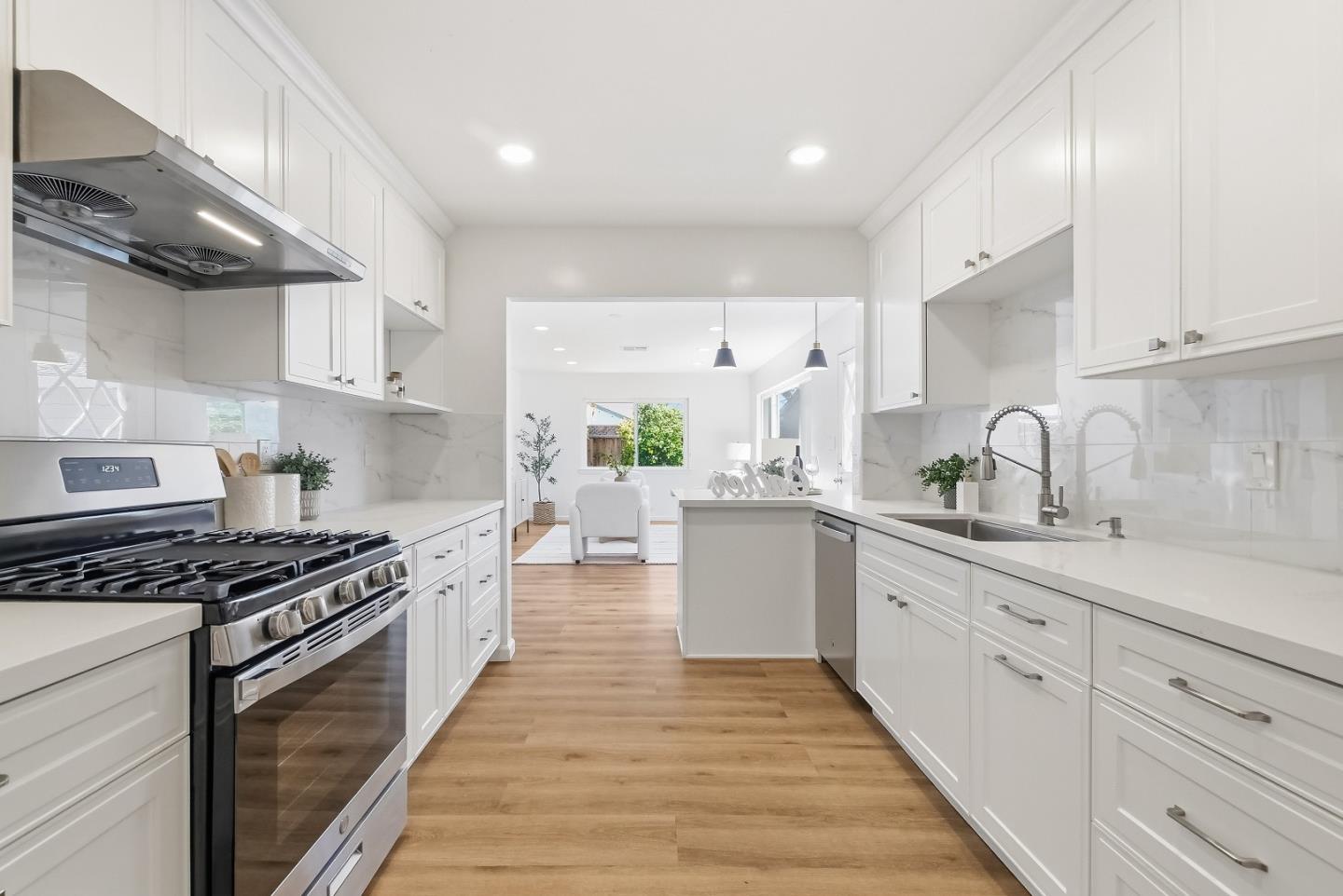 Detail Gallery Image 8 of 51 For 927 Madeline Ln, Santa Clara,  CA 95050 - 4 Beds | 2/1 Baths