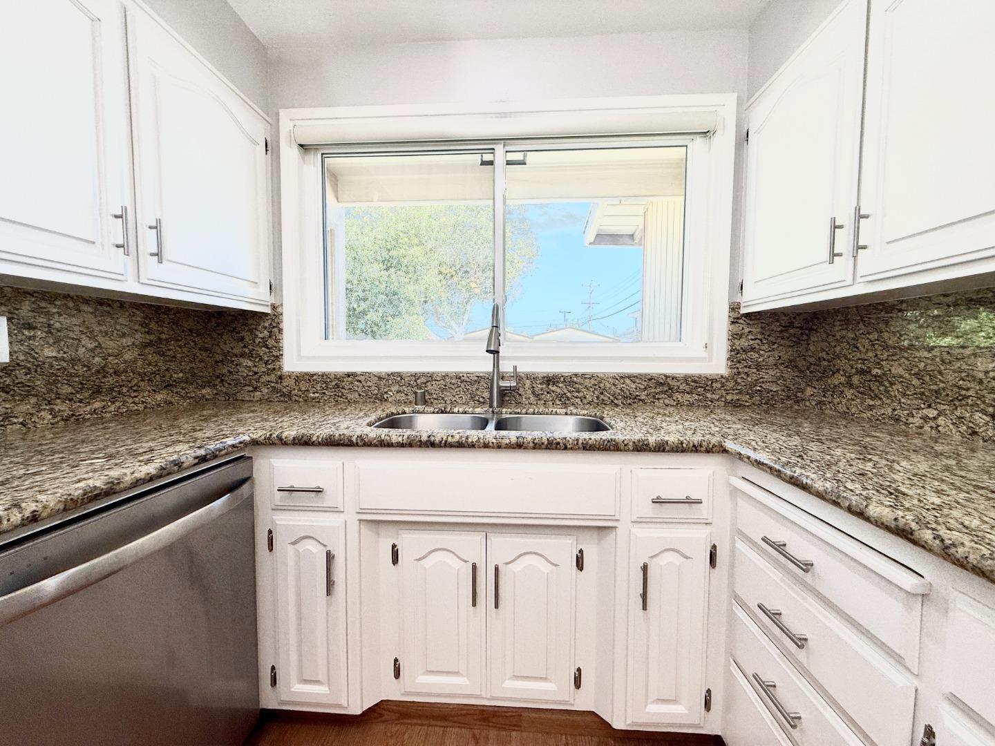 Detail Gallery Image 12 of 30 For 705 Santa Rita St, Sunnyvale,  CA 94085 - 3 Beds | 2 Baths