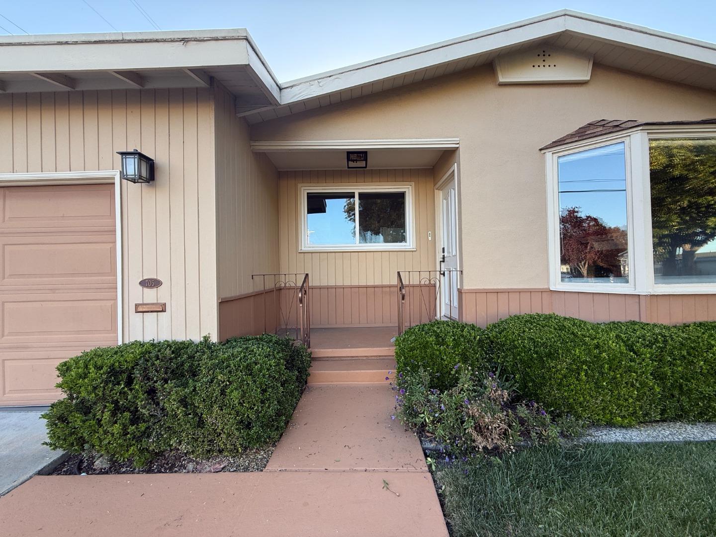 Detail Gallery Image 6 of 30 For 705 Santa Rita St, Sunnyvale,  CA 94085 - 3 Beds | 2 Baths