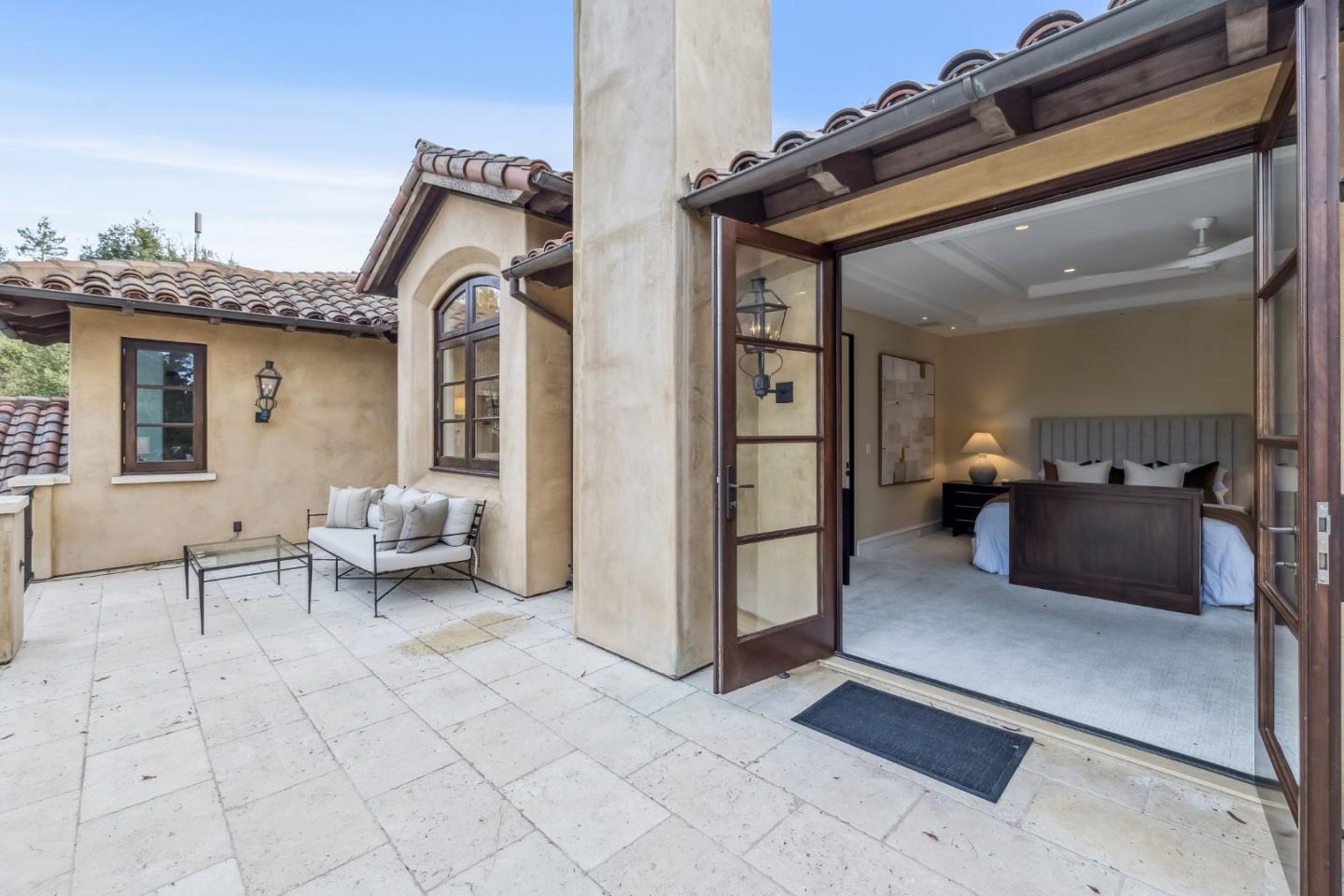 Detail Gallery Image 24 of 64 For 2 Somerset Ln, Atherton,  CA 94027 - 6 Beds | 7/2 Baths