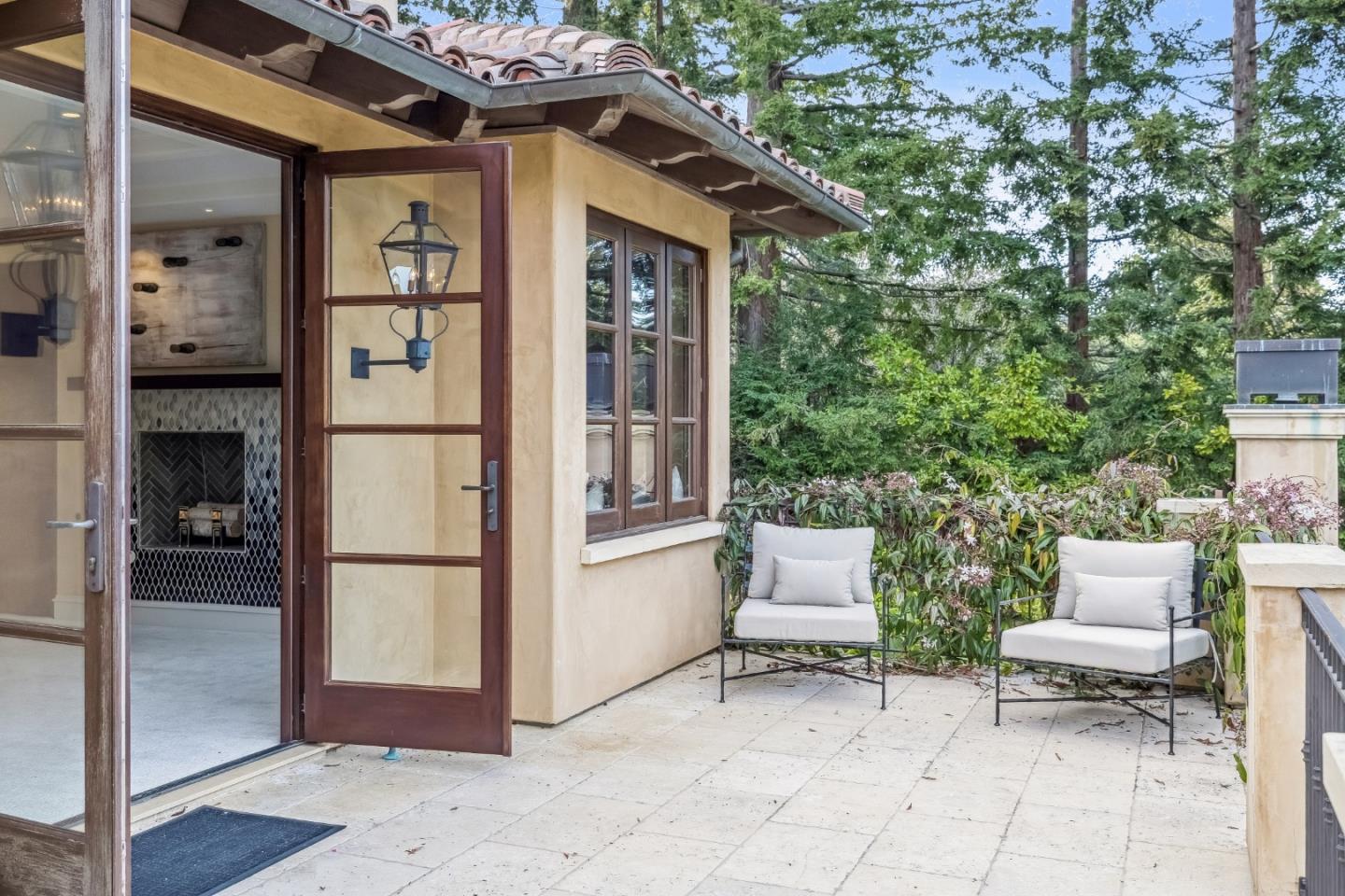 Detail Gallery Image 25 of 64 For 2 Somerset Ln, Atherton,  CA 94027 - 6 Beds | 7/2 Baths