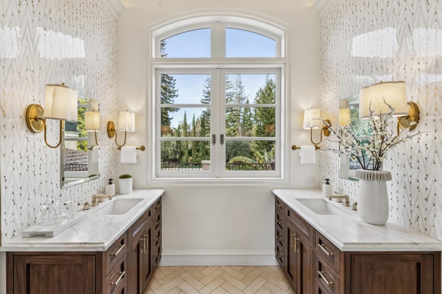 Detail Gallery Image 27 of 64 For 2 Somerset Ln, Atherton,  CA 94027 - 6 Beds | 7/2 Baths