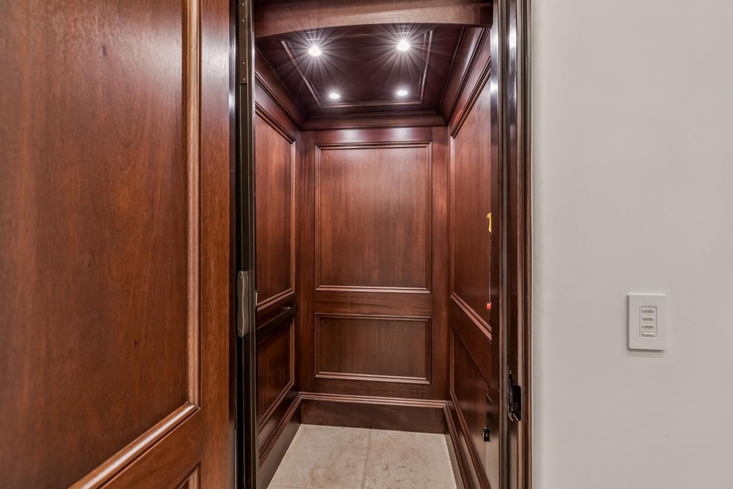 Detail Gallery Image 32 of 64 For 2 Somerset Ln, Atherton,  CA 94027 - 6 Beds | 7/2 Baths