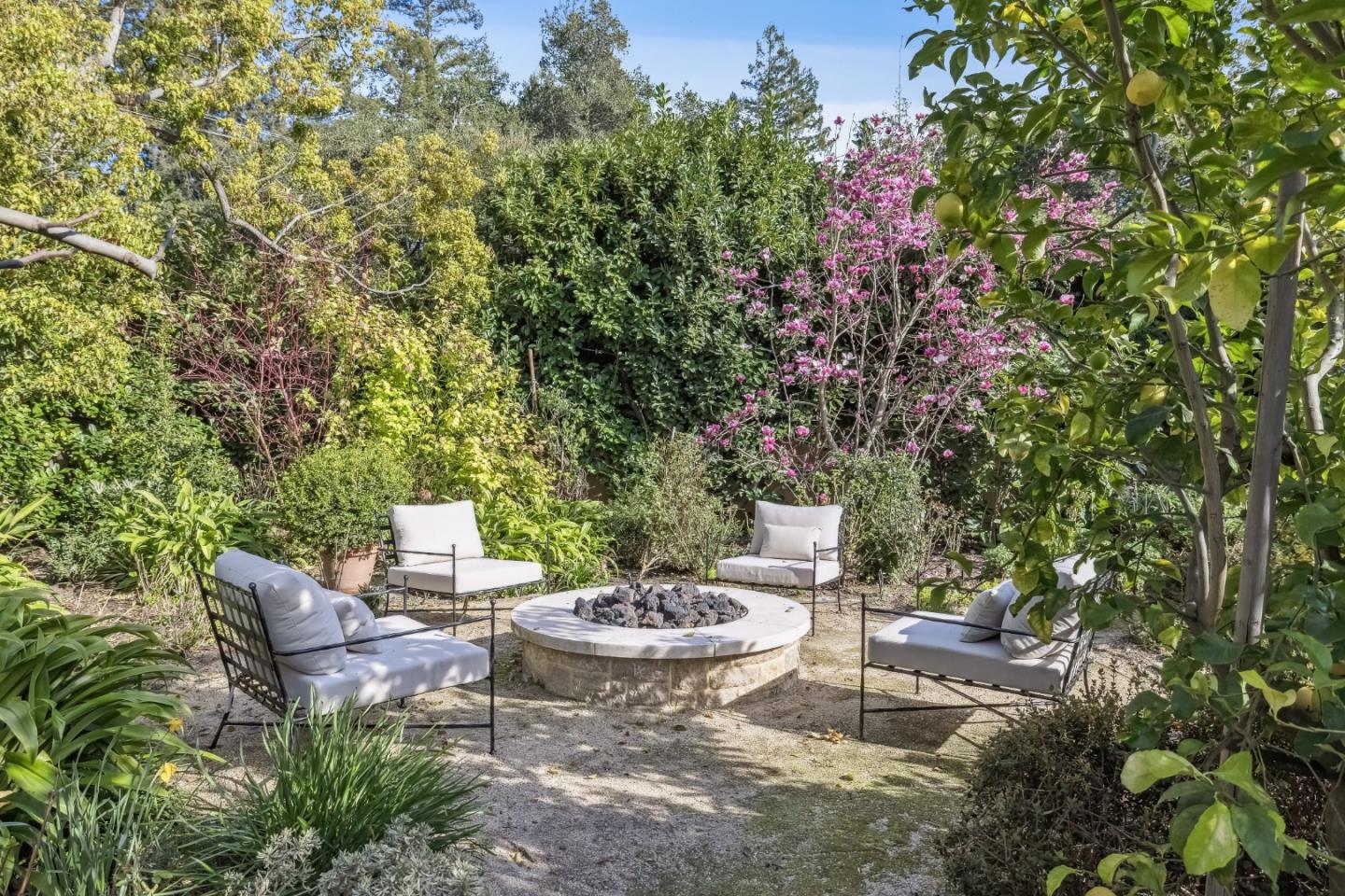 Detail Gallery Image 42 of 64 For 2 Somerset Ln, Atherton,  CA 94027 - 6 Beds | 7/2 Baths