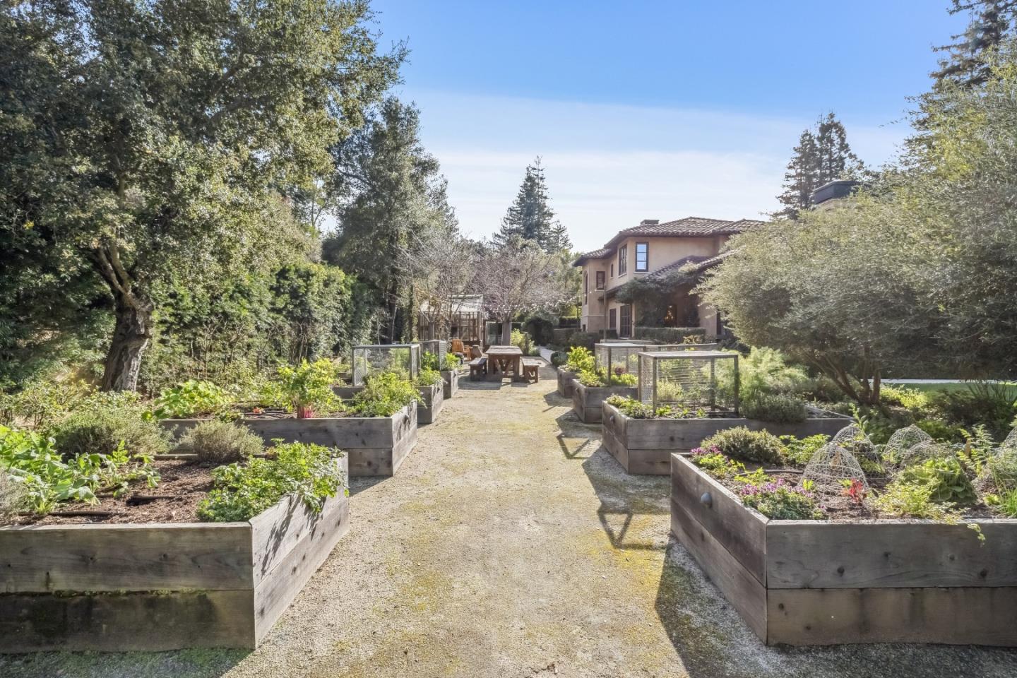 Detail Gallery Image 44 of 64 For 2 Somerset Ln, Atherton,  CA 94027 - 6 Beds | 7/2 Baths