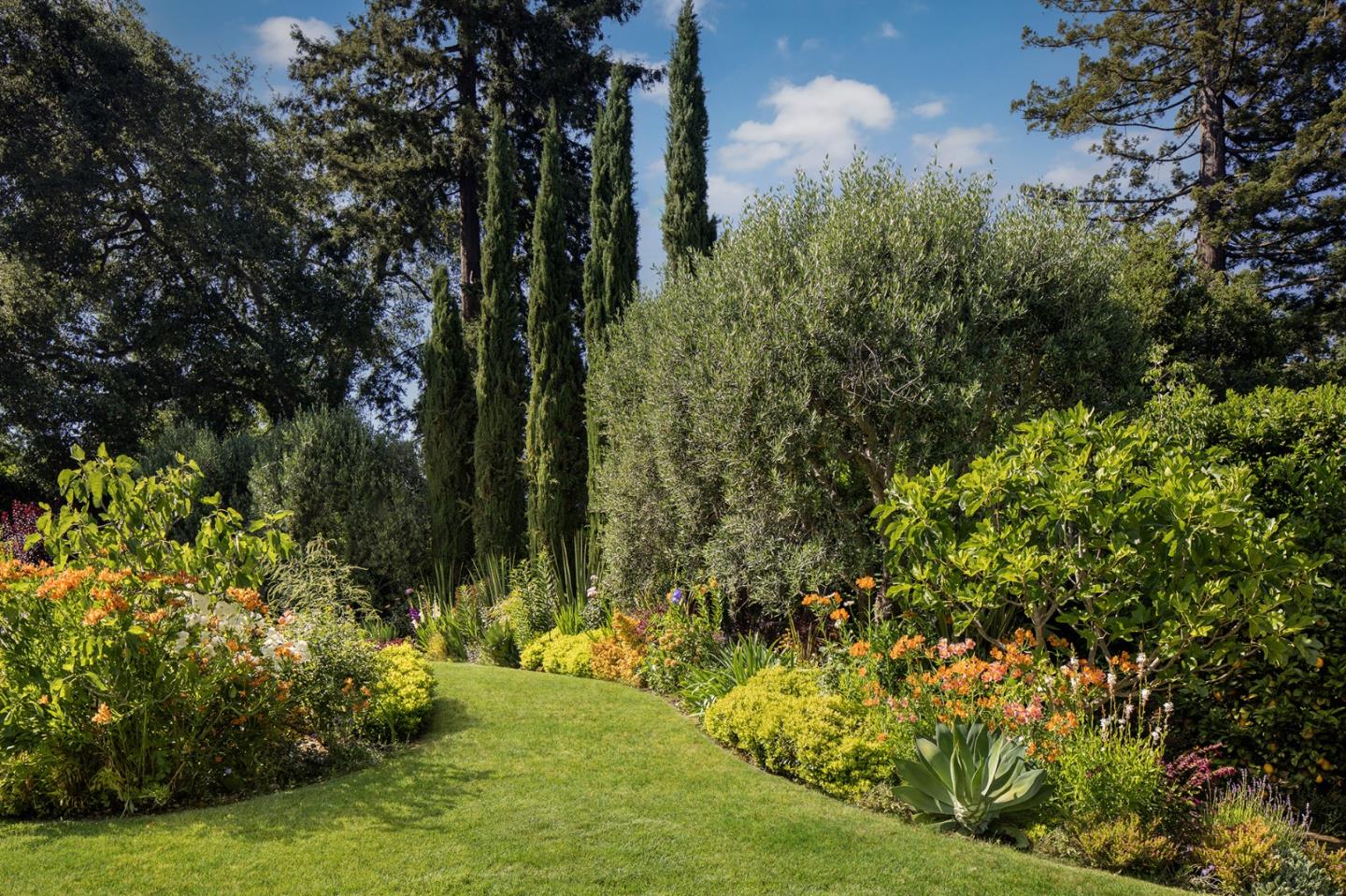 Detail Gallery Image 54 of 64 For 2 Somerset Ln, Atherton,  CA 94027 - 6 Beds | 7/2 Baths