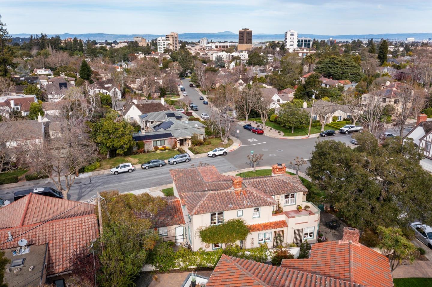 Detail Gallery Image 27 of 31 For 250 Harvard Rd, San Mateo,  CA 94402 - 4 Beds | 3 Baths