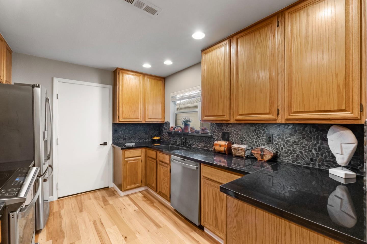 Detail Gallery Image 20 of 58 For 78 Amesport Lndg, Half Moon Bay,  CA 94019 - 2 Beds | 2/1 Baths