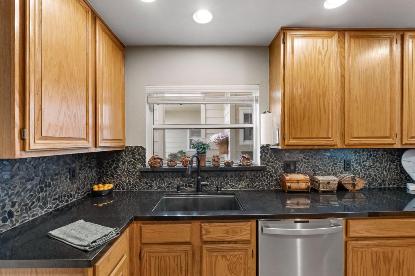 Detail Gallery Image 25 of 58 For 78 Amesport Lndg, Half Moon Bay,  CA 94019 - 2 Beds | 2/1 Baths