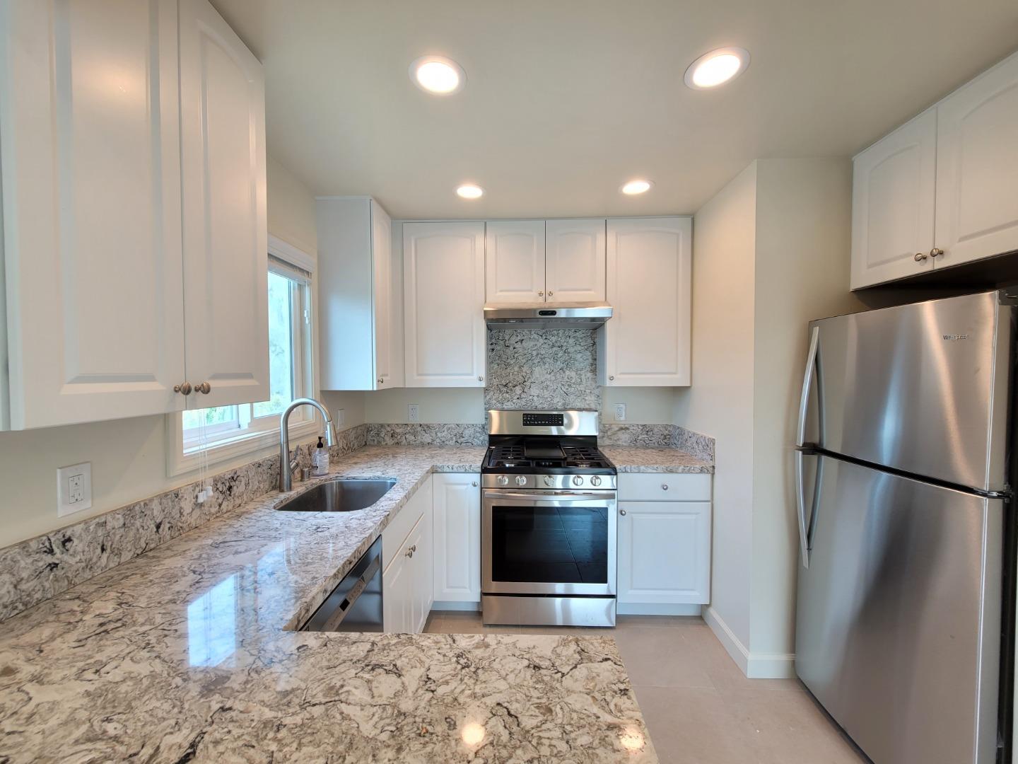 Detail Gallery Image 2 of 16 For 10218 Park Circle East #3,  Cupertino,  CA 95014 - 2 Beds | 1 Baths