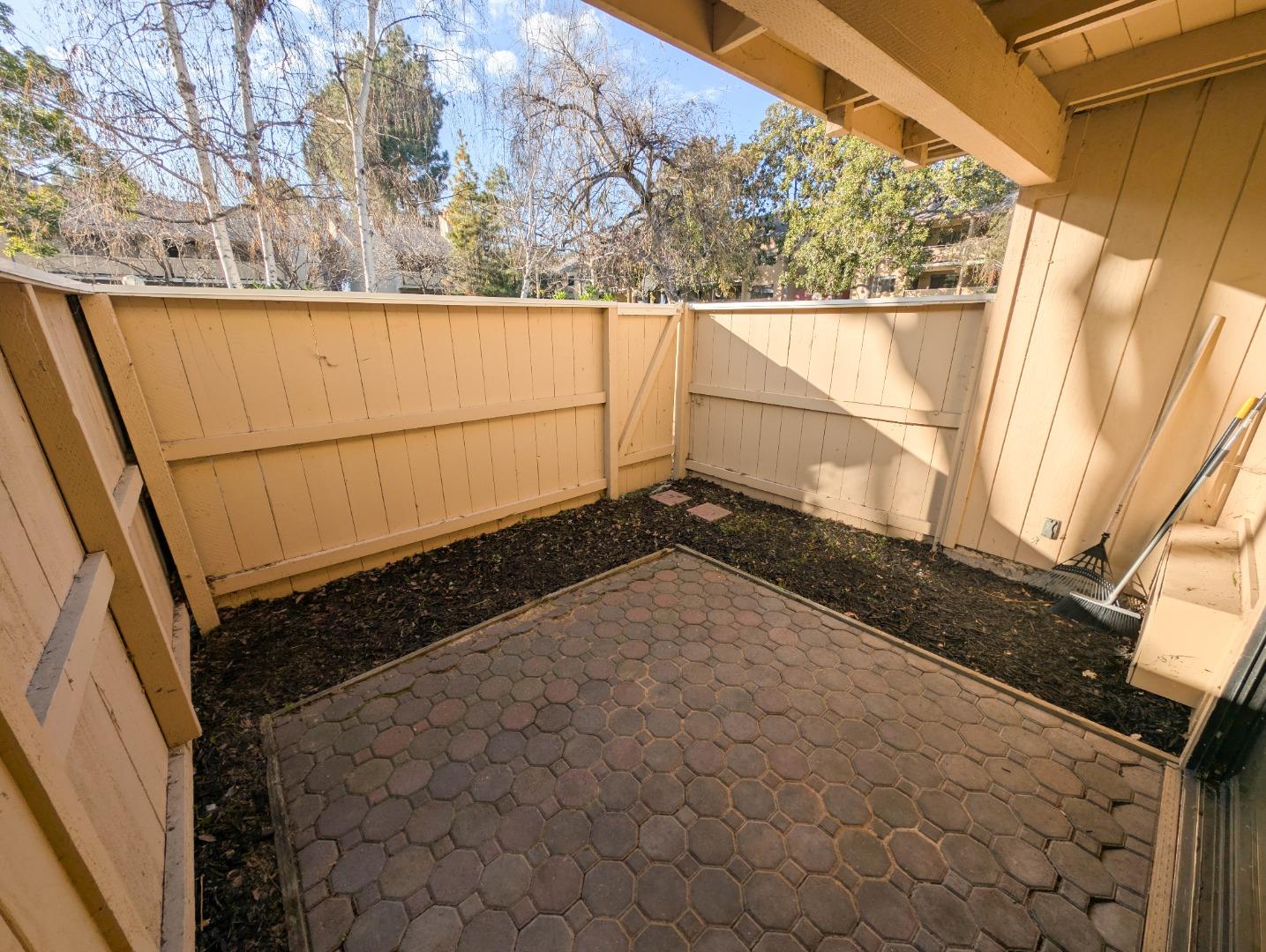 Detail Gallery Image 11 of 20 For 942 Kiely Blvd #E,  Santa Clara,  CA 95051 - 1 Beds | 1 Baths