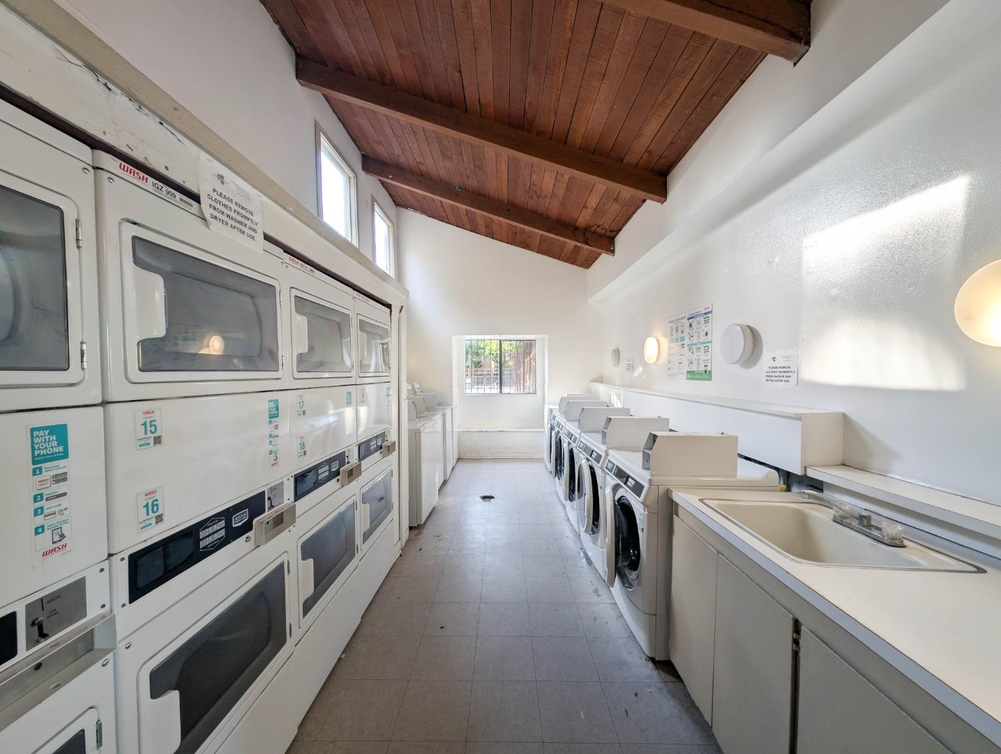 Detail Gallery Image 17 of 20 For 942 Kiely Blvd #E,  Santa Clara,  CA 95051 - 1 Beds | 1 Baths