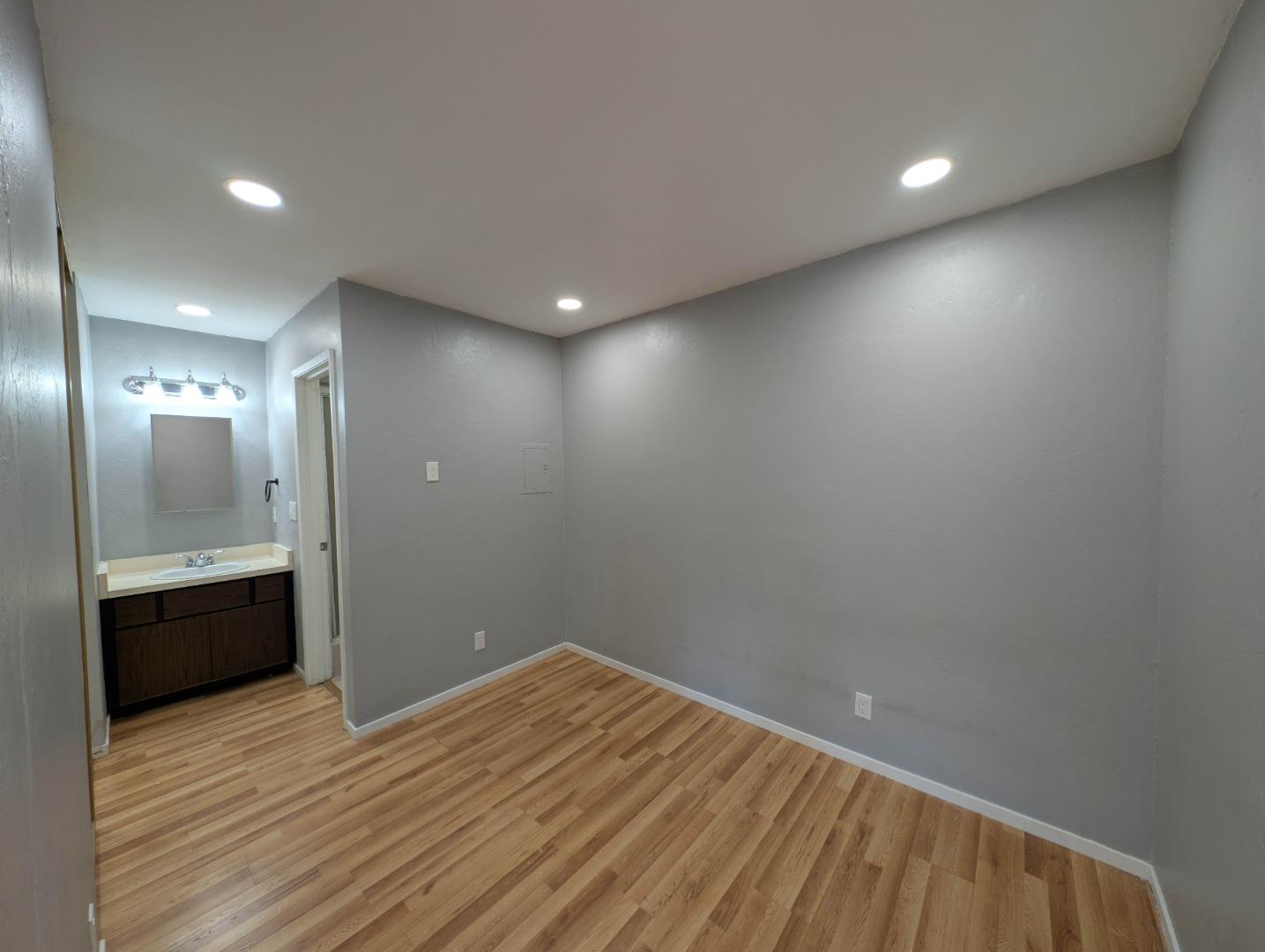 Detail Gallery Image 5 of 20 For 942 Kiely Blvd #E,  Santa Clara,  CA 95051 - 1 Beds | 1 Baths