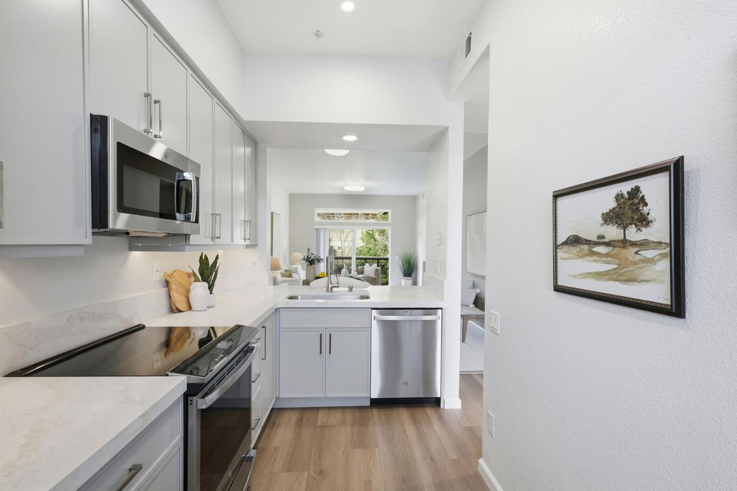 Detail Gallery Image 12 of 49 For 332 Crescent Ct, Brisbane,  CA 94005 - 2 Beds | 2 Baths