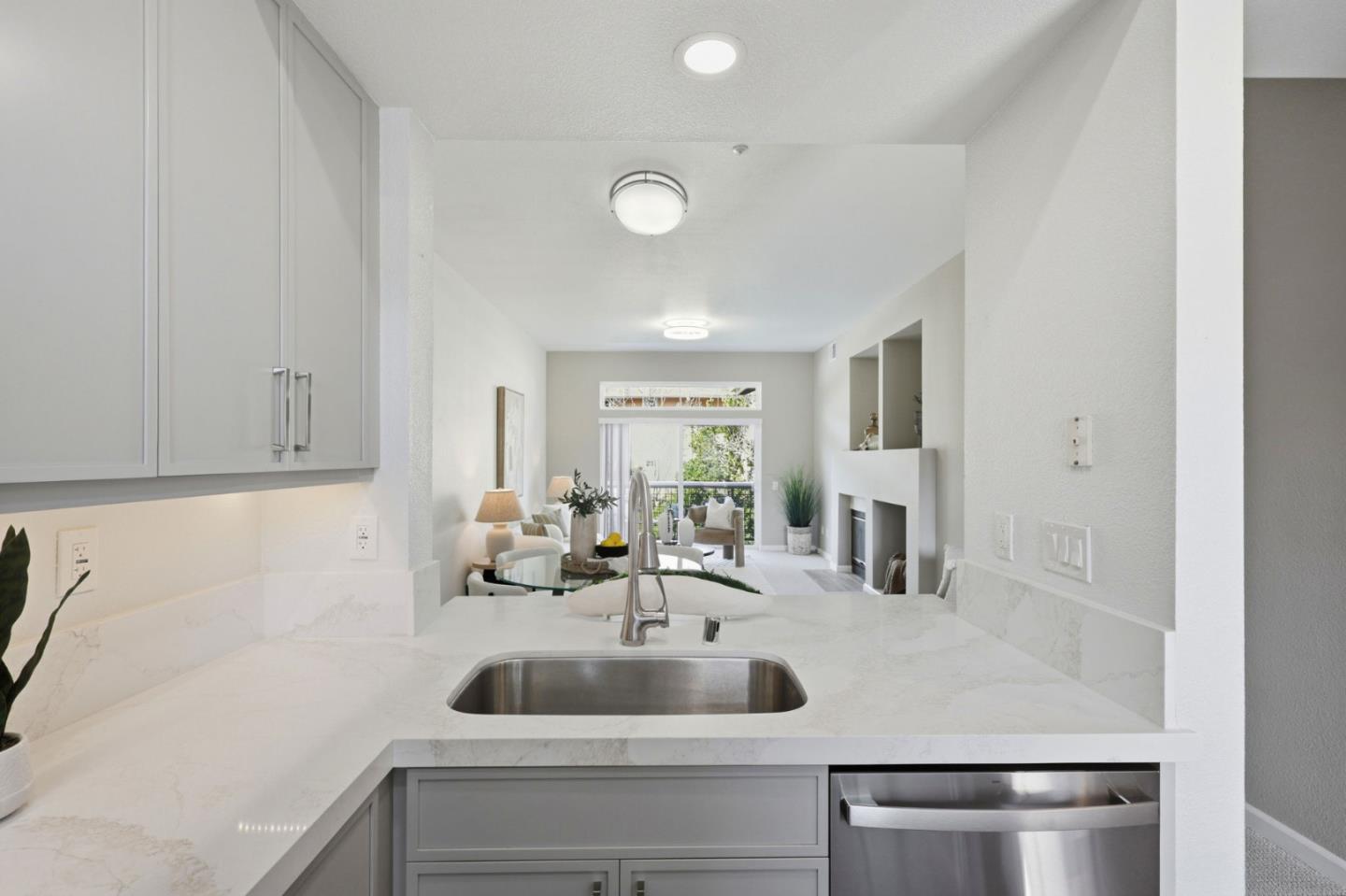 Detail Gallery Image 13 of 49 For 332 Crescent Ct, Brisbane,  CA 94005 - 2 Beds | 2 Baths