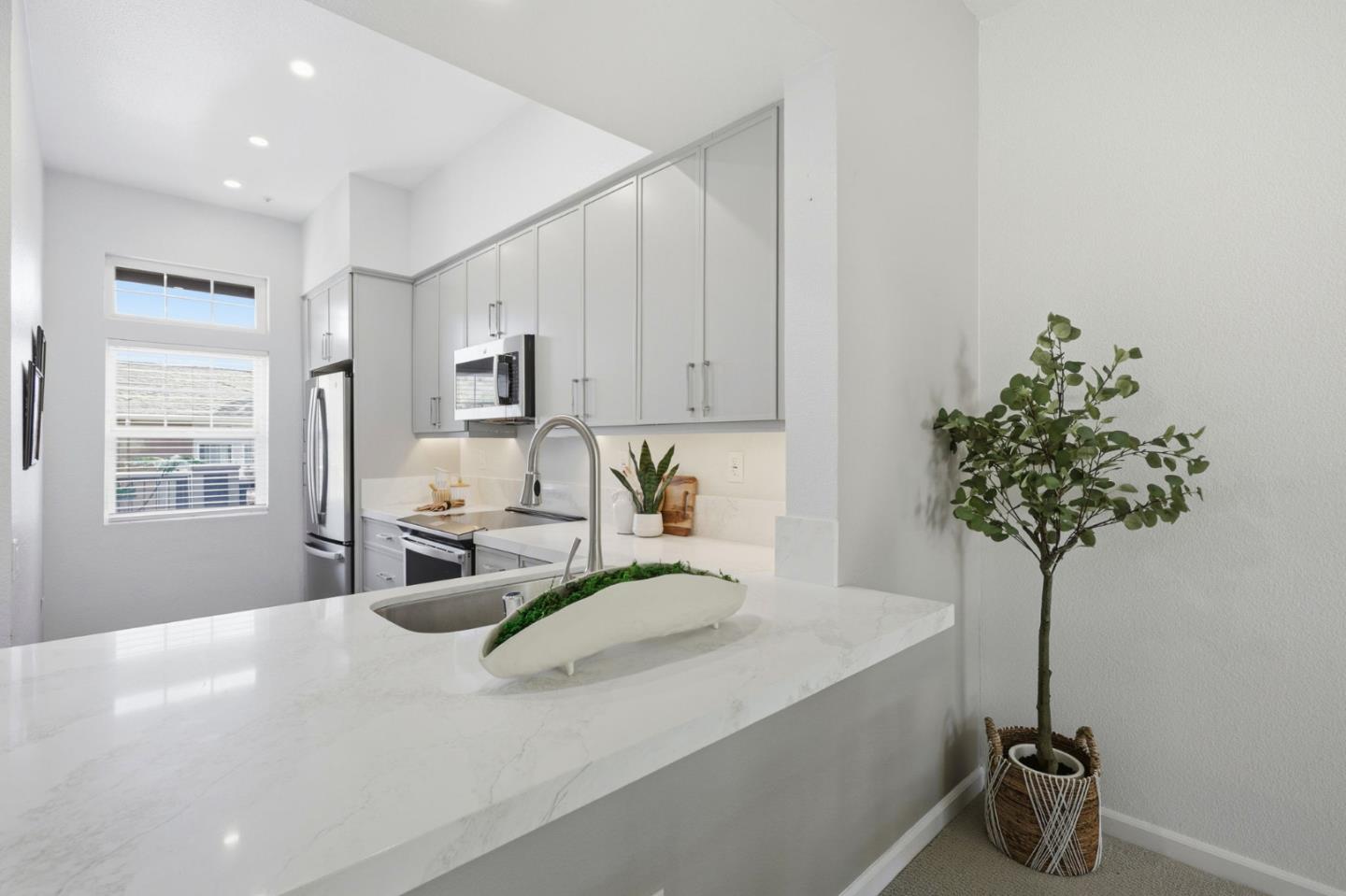 Detail Gallery Image 14 of 49 For 332 Crescent Ct, Brisbane,  CA 94005 - 2 Beds | 2 Baths