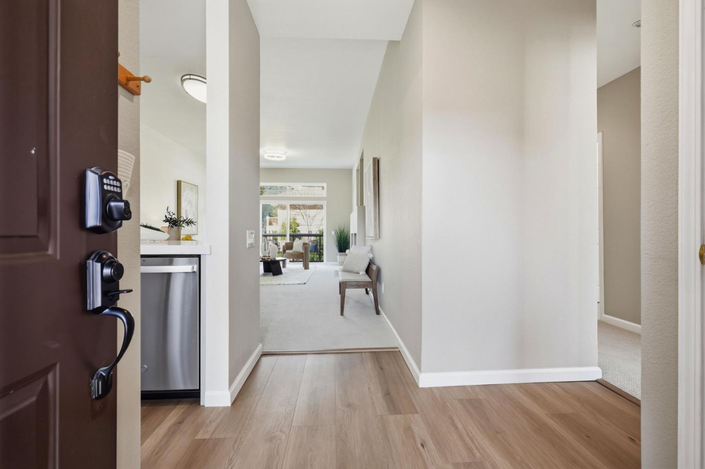 Detail Gallery Image 3 of 49 For 332 Crescent Ct, Brisbane,  CA 94005 - 2 Beds | 2 Baths