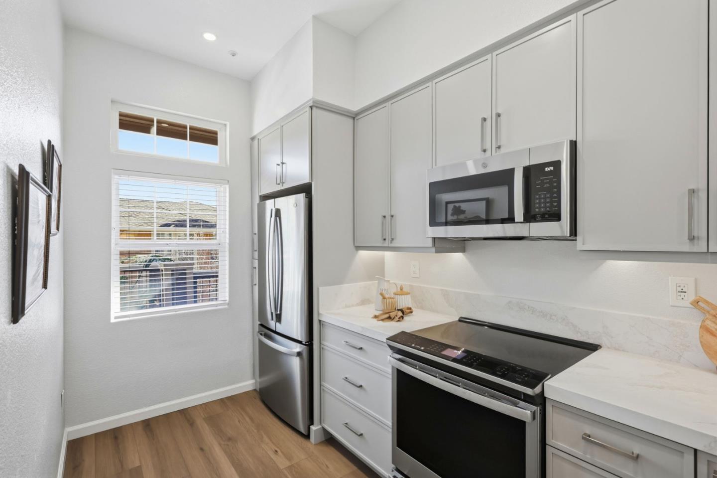 Detail Gallery Image 8 of 49 For 332 Crescent Ct, Brisbane,  CA 94005 - 2 Beds | 2 Baths