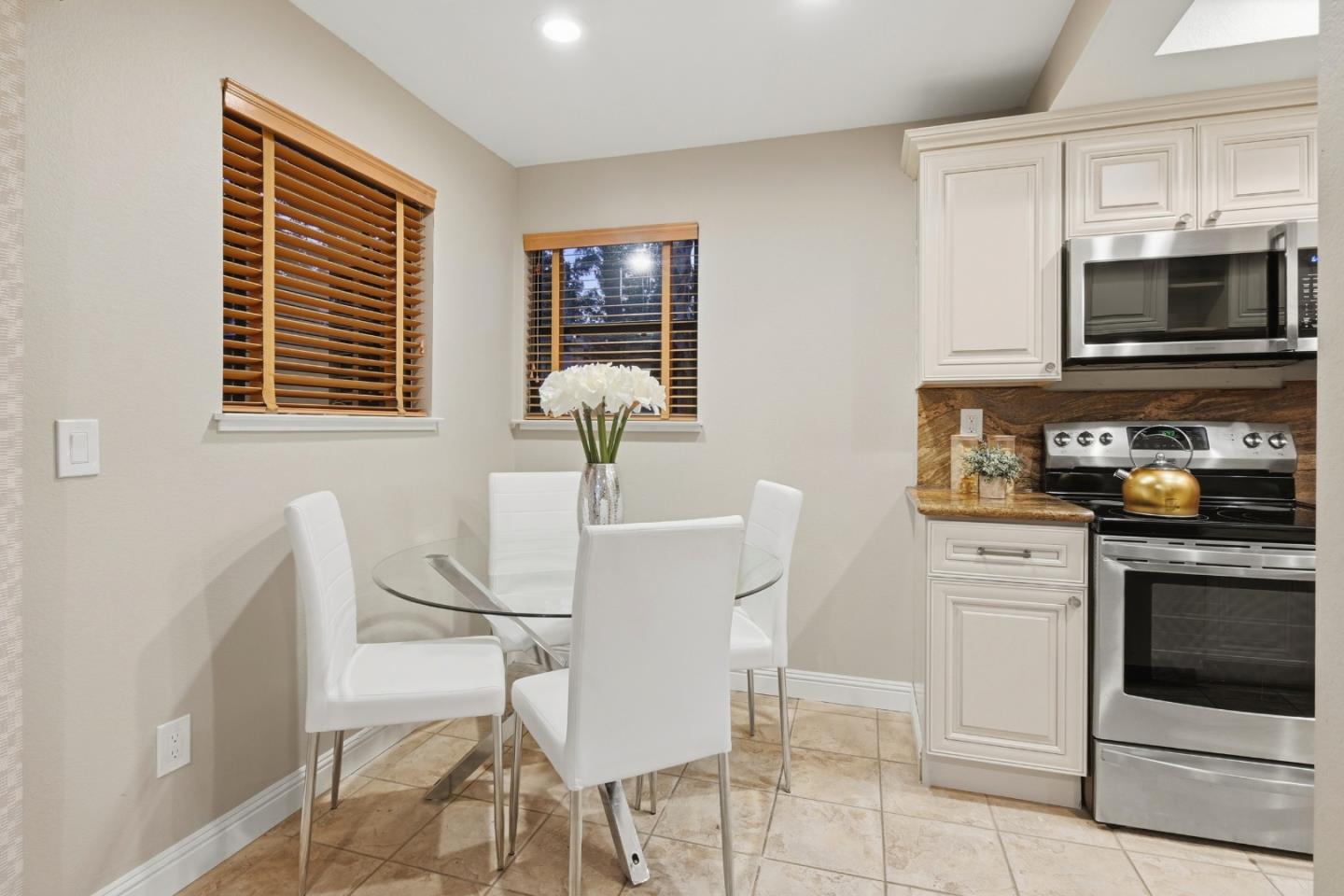 Detail Gallery Image 10 of 37 For 34581 Pueblo Ter, Fremont,  CA 94555 - 2 Beds | 2 Baths