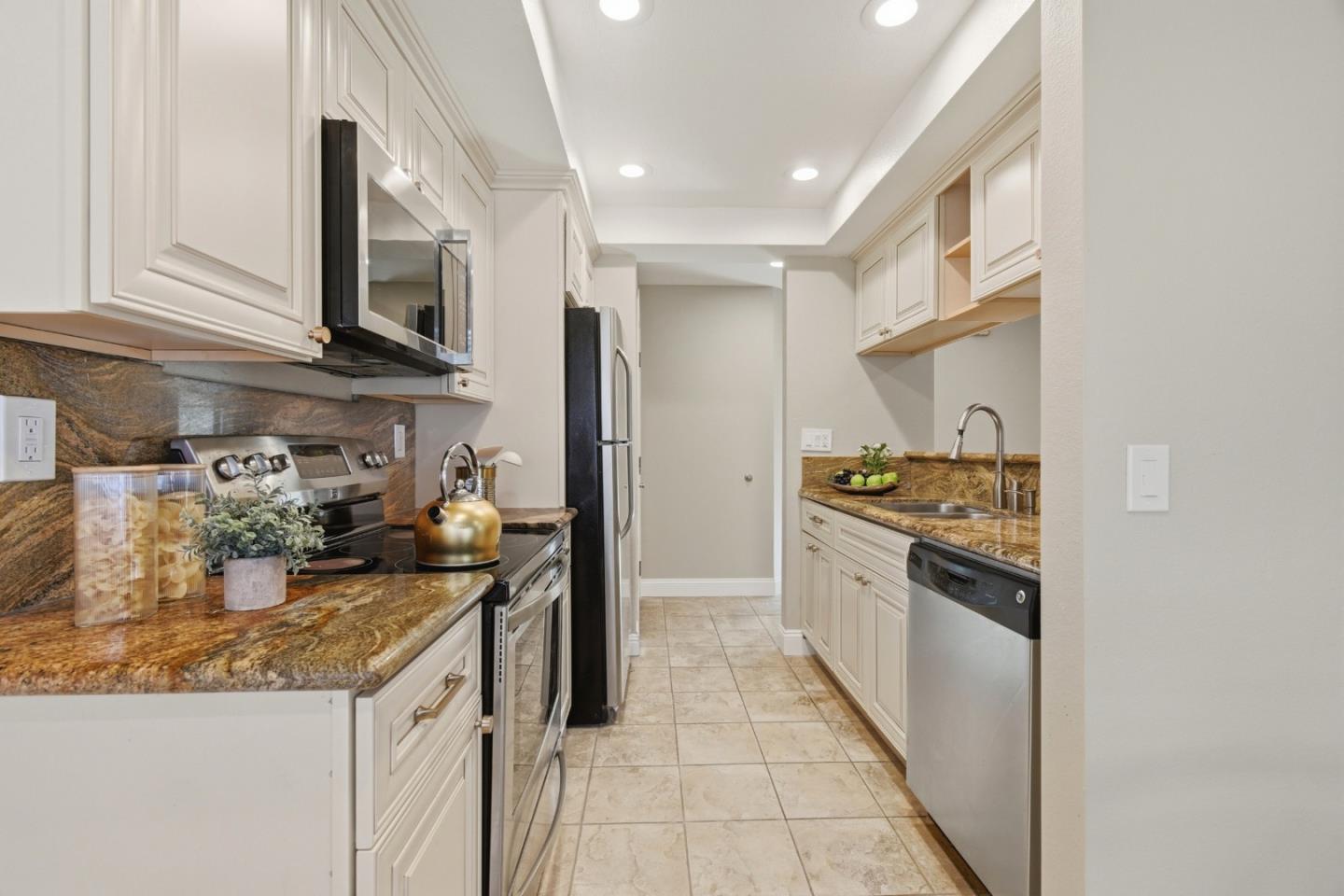 Detail Gallery Image 8 of 37 For 34581 Pueblo Ter, Fremont,  CA 94555 - 2 Beds | 2 Baths