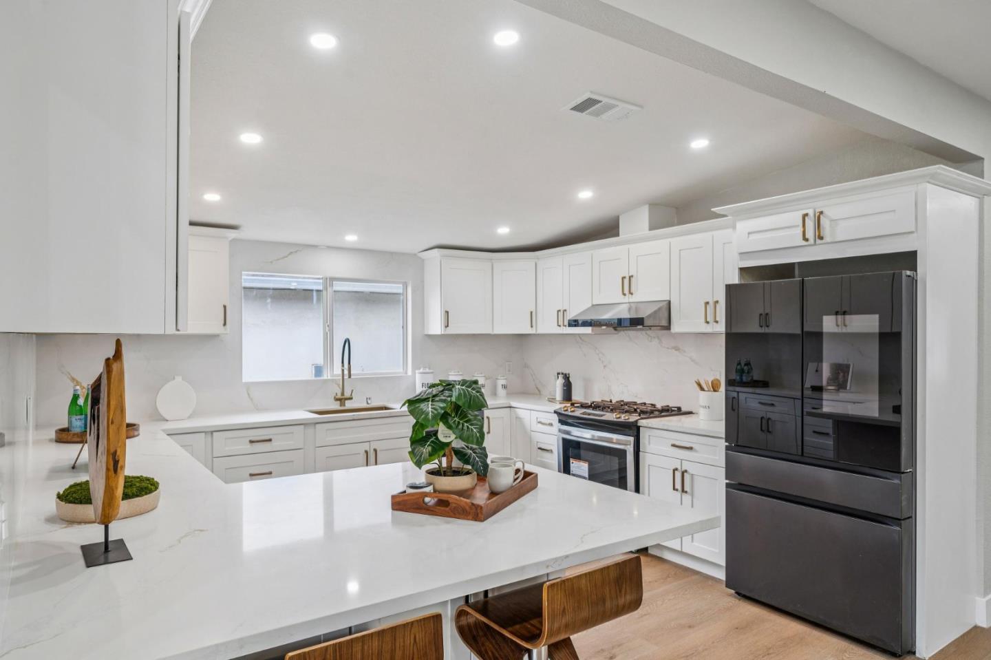 Detail Gallery Image 14 of 49 For 4412 Millard Ave, Fremont,  CA 94538 - 5 Beds | 2 Baths