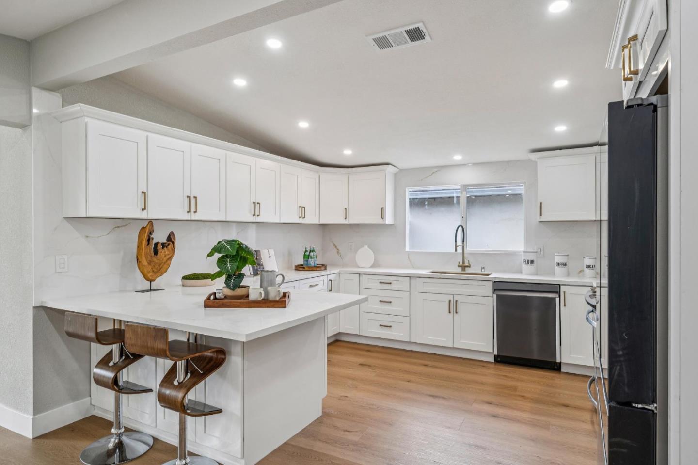 Detail Gallery Image 15 of 49 For 4412 Millard Ave, Fremont,  CA 94538 - 5 Beds | 2 Baths