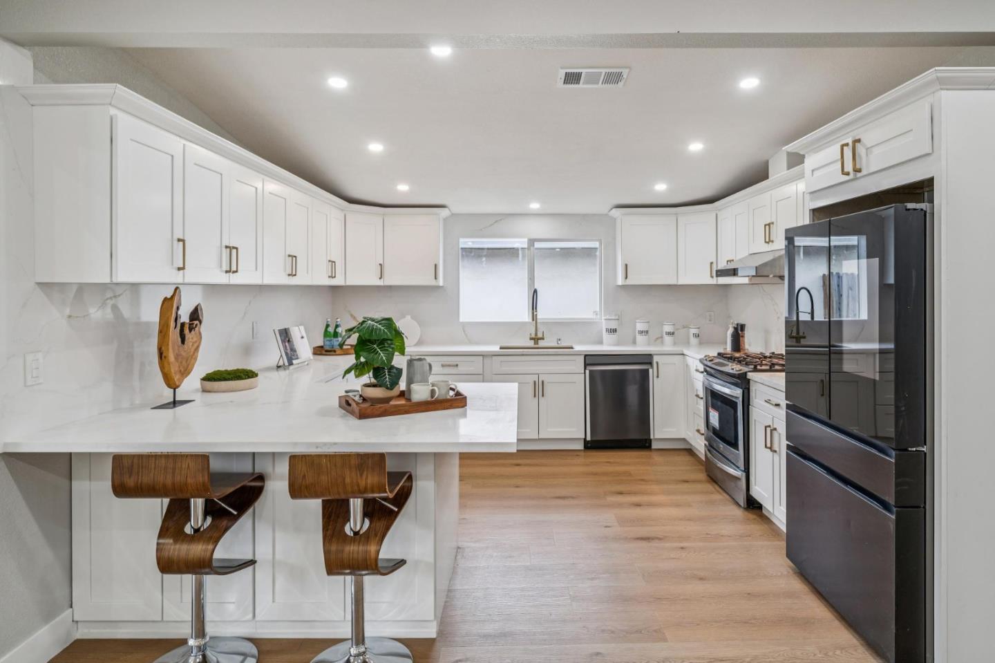 Detail Gallery Image 16 of 49 For 4412 Millard Ave, Fremont,  CA 94538 - 5 Beds | 2 Baths