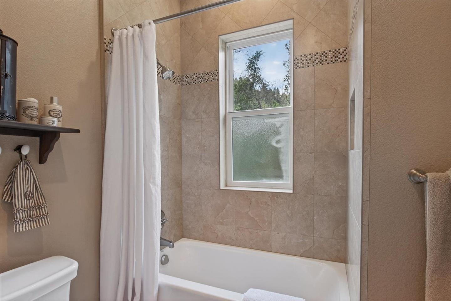 Detail Gallery Image 21 of 62 For 18355 Idylwild Rd, Los Gatos,  CA 95033 - 4 Beds | 3 Baths