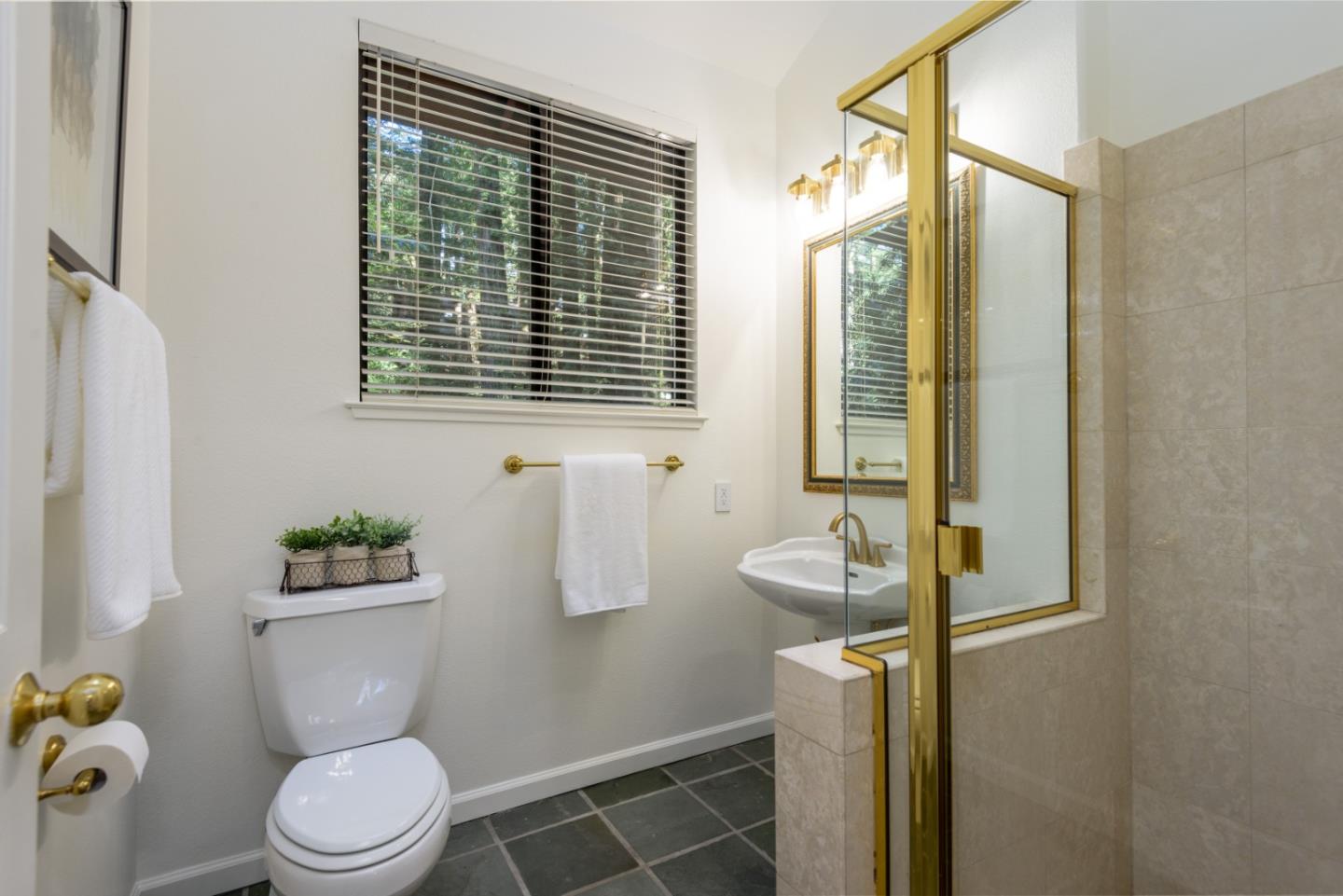 Detail Gallery Image 17 of 36 For 6 Megans Ln, Woodside,  CA 94062 - 4 Beds | 4 Baths