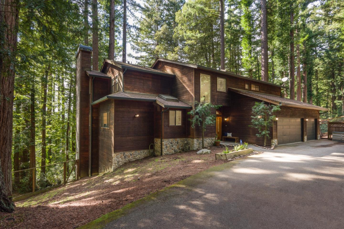 Detail Gallery Image 2 of 36 For 6 Megans Ln, Woodside,  CA 94062 - 4 Beds | 4 Baths