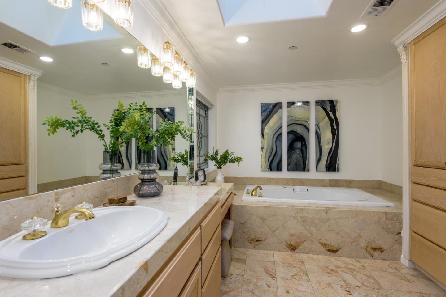 Detail Gallery Image 21 of 36 For 6 Megans Ln, Woodside,  CA 94062 - 4 Beds | 4 Baths