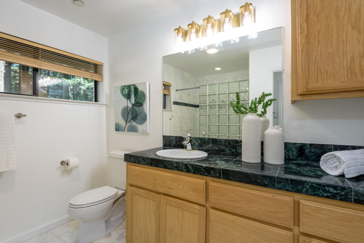 Detail Gallery Image 25 of 36 For 6 Megans Ln, Woodside,  CA 94062 - 4 Beds | 4 Baths