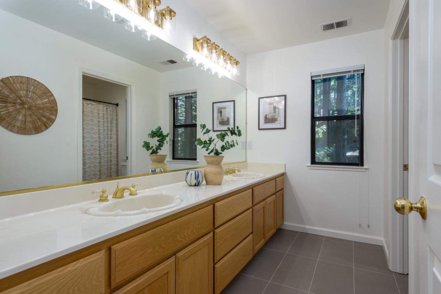 Detail Gallery Image 28 of 36 For 6 Megans Ln, Woodside,  CA 94062 - 4 Beds | 4 Baths