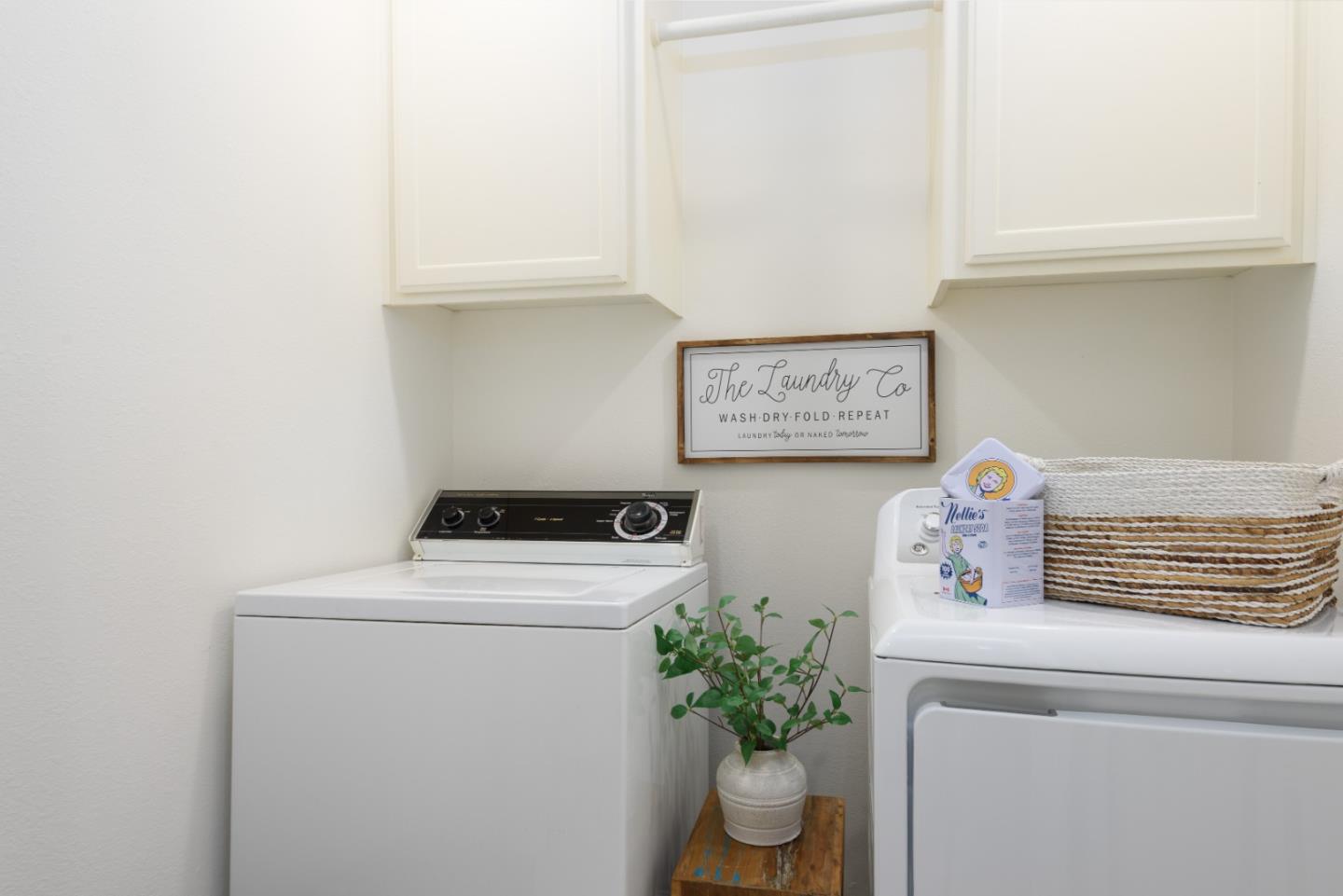 Detail Gallery Image 30 of 36 For 6 Megans Ln, Woodside,  CA 94062 - 4 Beds | 4 Baths