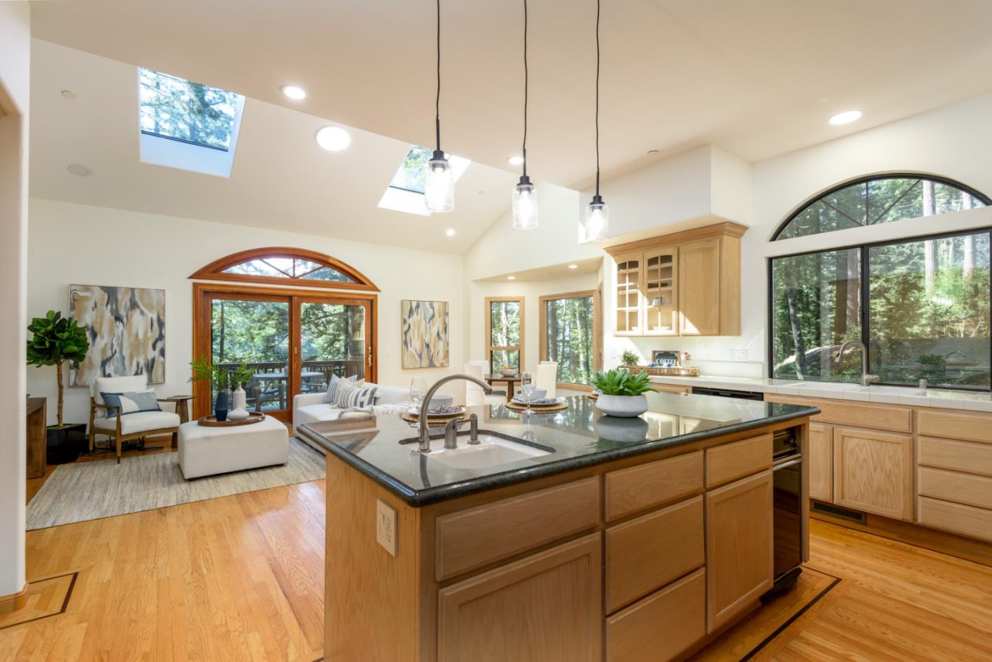 Detail Gallery Image 4 of 36 For 6 Megans Ln, Woodside,  CA 94062 - 4 Beds | 4 Baths