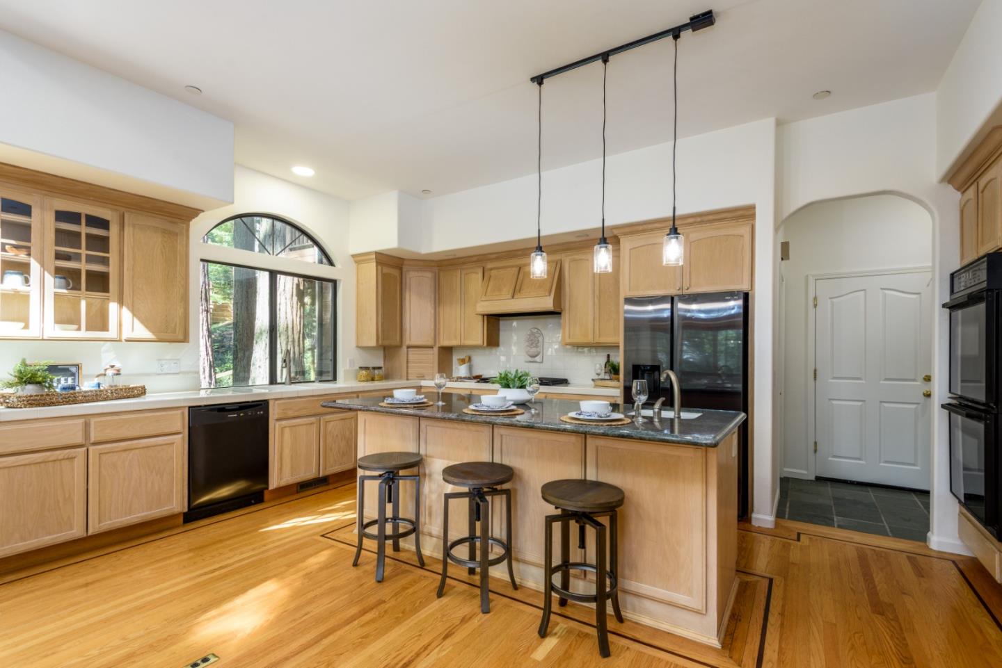 Detail Gallery Image 6 of 36 For 6 Megans Ln, Woodside,  CA 94062 - 4 Beds | 4 Baths