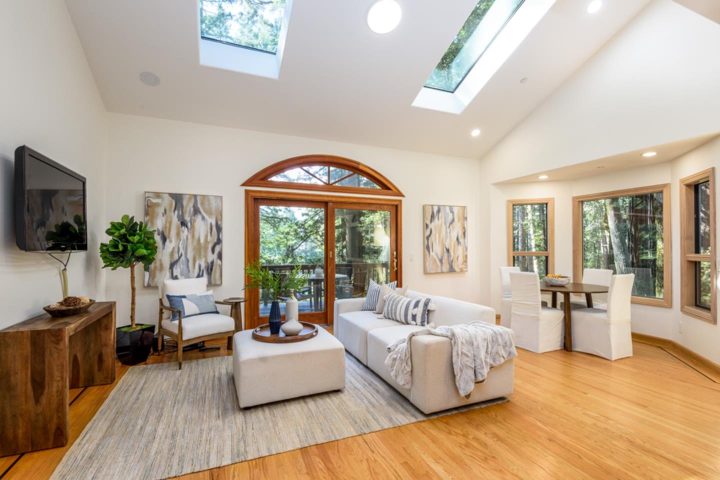 Detail Gallery Image 8 of 36 For 6 Megans Ln, Woodside,  CA 94062 - 4 Beds | 4 Baths