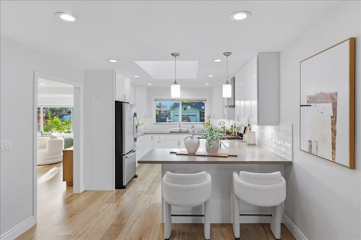 Detail Gallery Image 10 of 44 For 884 Hollenbeck, Sunnyvale,  CA 94087 - 3 Beds | 2 Baths