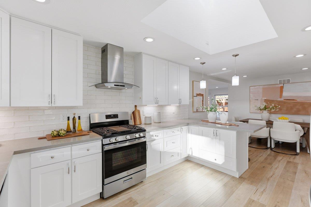 Detail Gallery Image 11 of 44 For 884 Hollenbeck, Sunnyvale,  CA 94087 - 3 Beds | 2 Baths