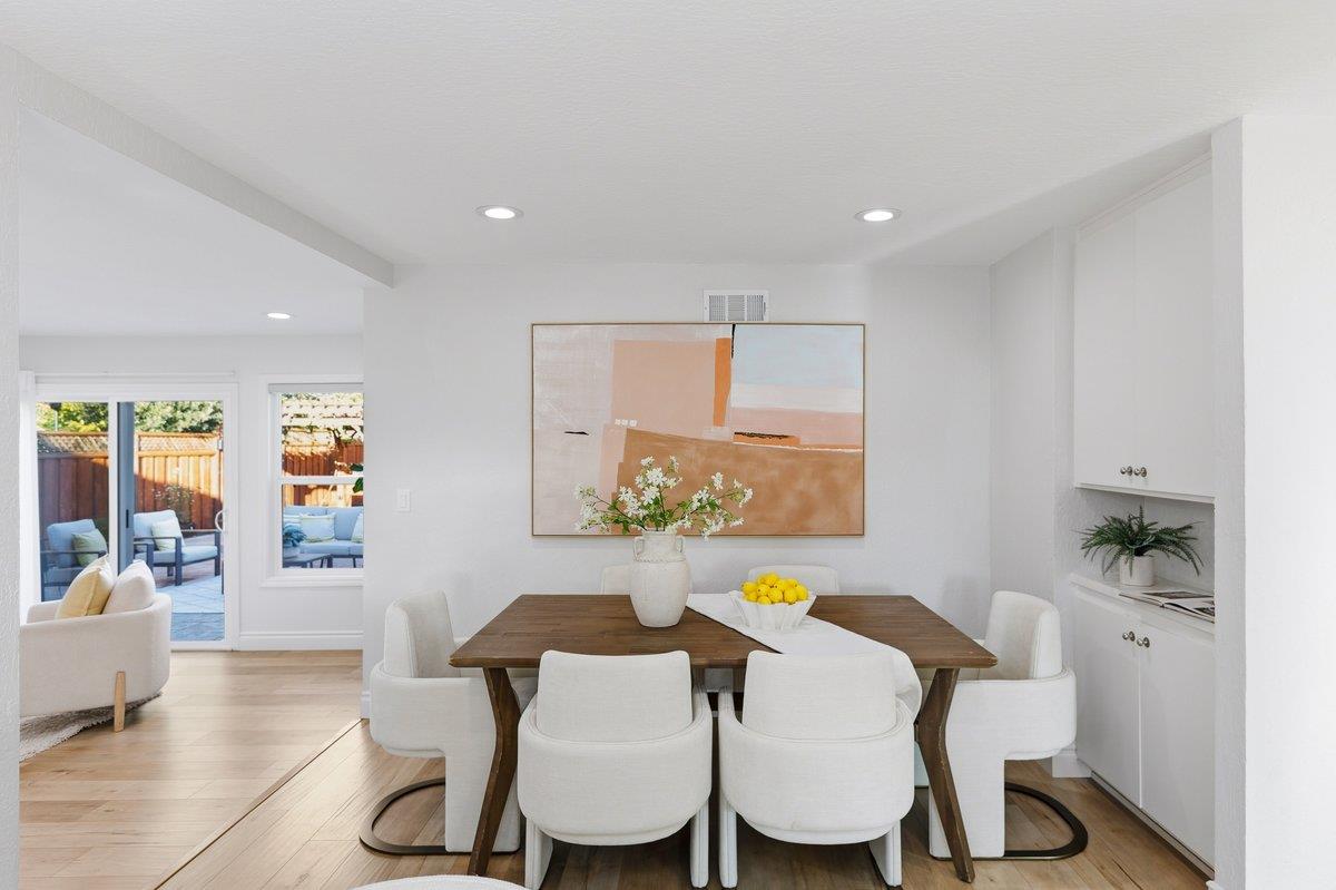 Detail Gallery Image 13 of 44 For 884 Hollenbeck, Sunnyvale,  CA 94087 - 3 Beds | 2 Baths