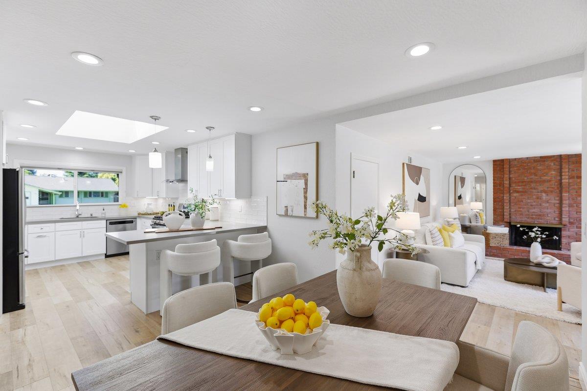 Detail Gallery Image 15 of 44 For 884 Hollenbeck, Sunnyvale,  CA 94087 - 3 Beds | 2 Baths