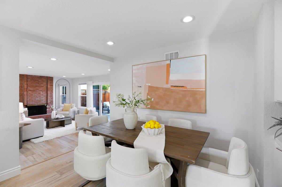 Detail Gallery Image 16 of 44 For 884 Hollenbeck, Sunnyvale,  CA 94087 - 3 Beds | 2 Baths