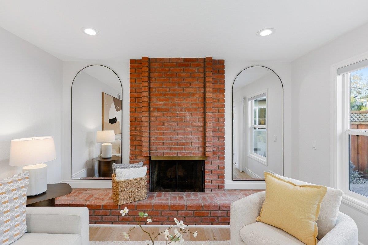 Detail Gallery Image 18 of 44 For 884 Hollenbeck, Sunnyvale,  CA 94087 - 3 Beds | 2 Baths