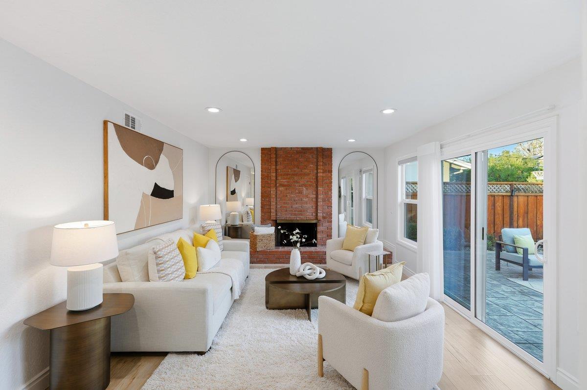 Detail Gallery Image 19 of 44 For 884 Hollenbeck, Sunnyvale,  CA 94087 - 3 Beds | 2 Baths